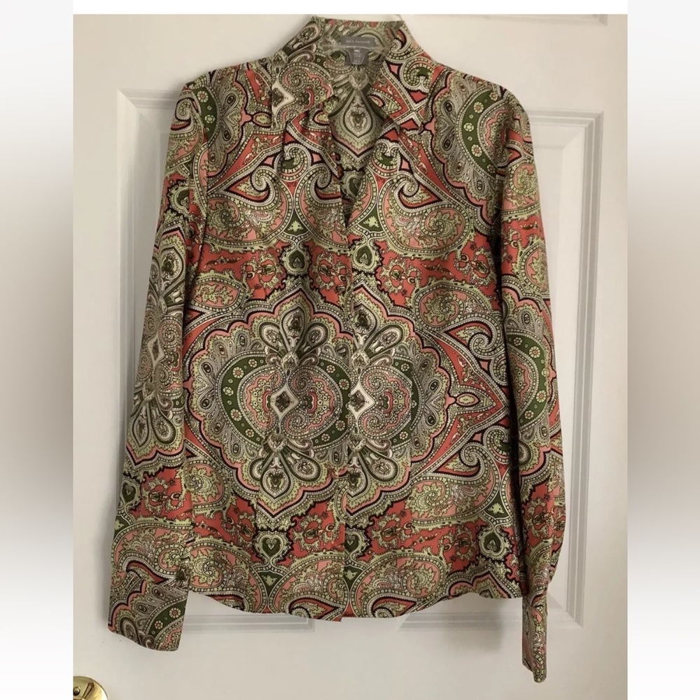 Ann Taylor Button Down Top Blouse Paisley Print Womens Size 2 100% Silk Ps2
